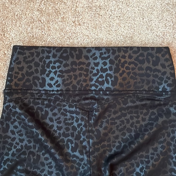 NWT Vince Camuto Leopard Leggings - Picture 5 of 5